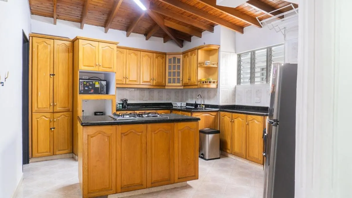 Apartamento Completo 5 Habitaciones Estadio Calazans 메딜린 0*,  콜롬비아