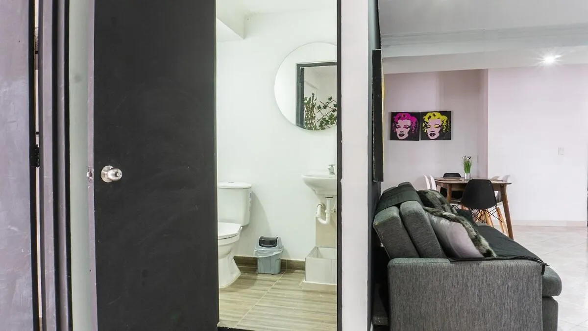 Apartamento Completo 5 Habitaciones Estadio Calazans 메딜린 0*,  콜롬비아